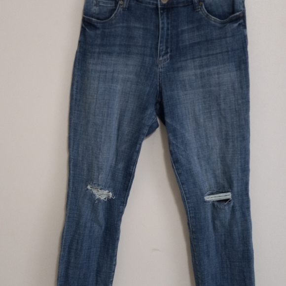 Kut from the Kloth 12 34x27 Distressed High Rise Cuffed Soft Feel Jeans - Picture 7 of 12